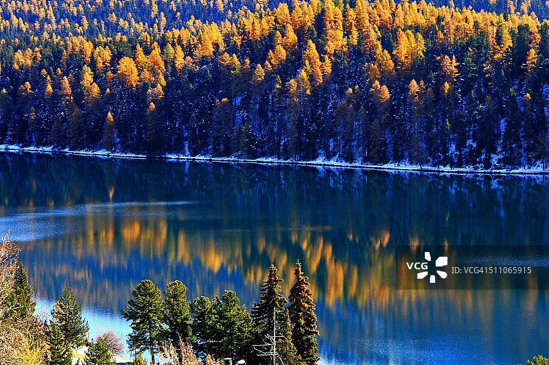 圣莫里茨的秋季倒影图片素材