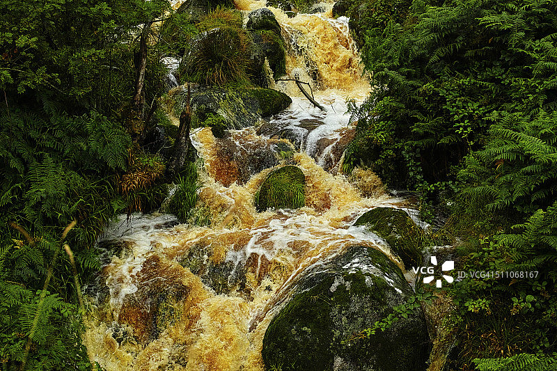 雨后瀑布图片素材