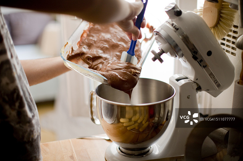 第一人称视角下的烹饪图片素材