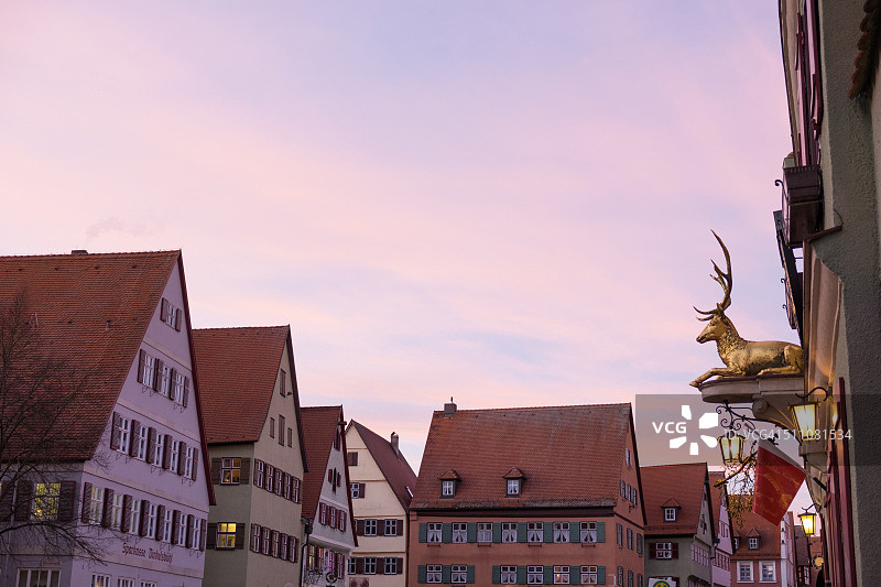 丁克尔斯比尔的鹿和彩色房子图片素材