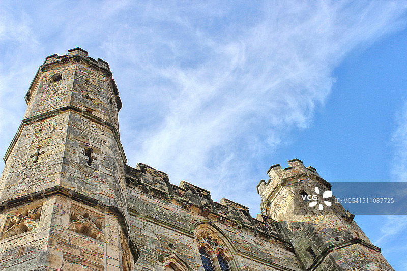 仰望战役修道院的门楼图片素材