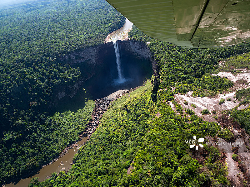 圭亚那凯厄图尔瀑布图片素材