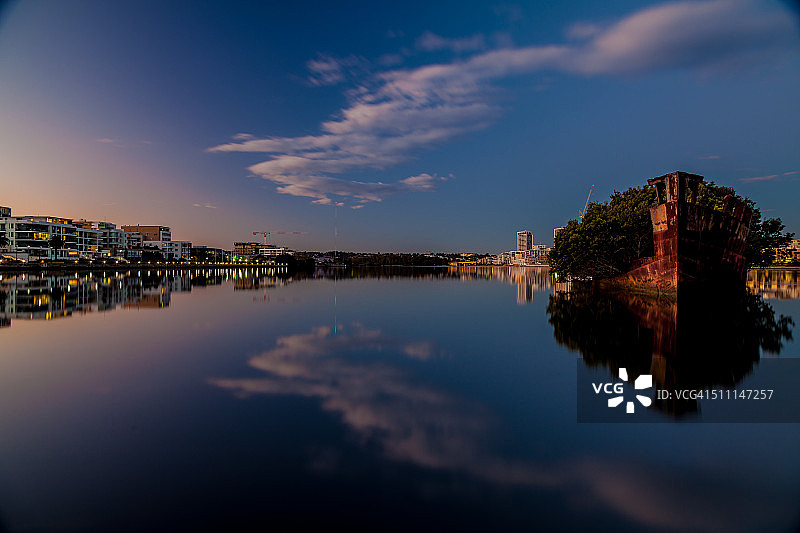 漂浮森林图片素材