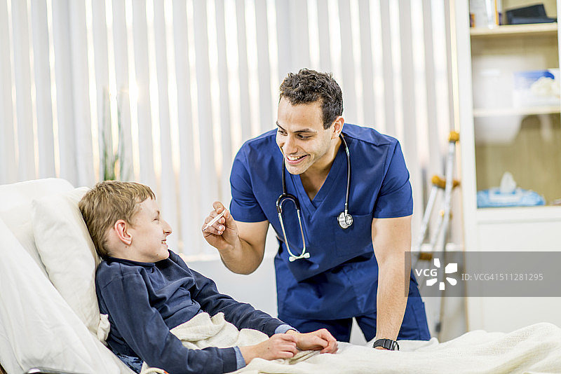 有发育障碍的男孩图片素材