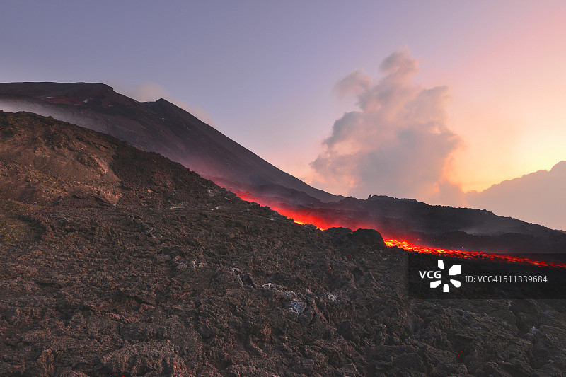 帕卡亚火山喷发图片素材