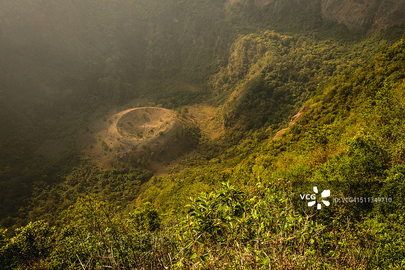 埃尔博克龙火山口图片素材