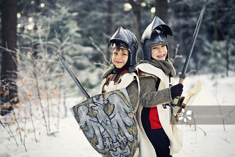 冰雪森林中的小骑士图片素材