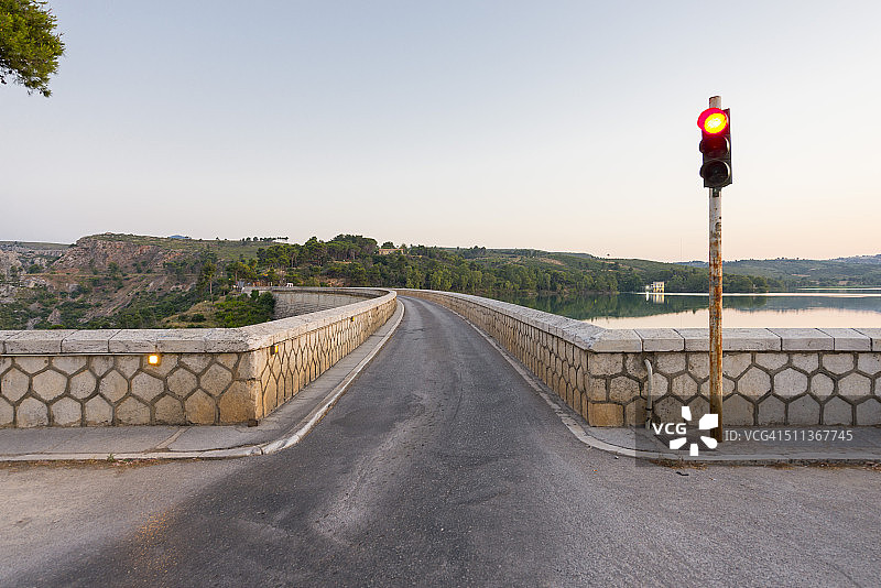 马拉松湖水坝图片素材