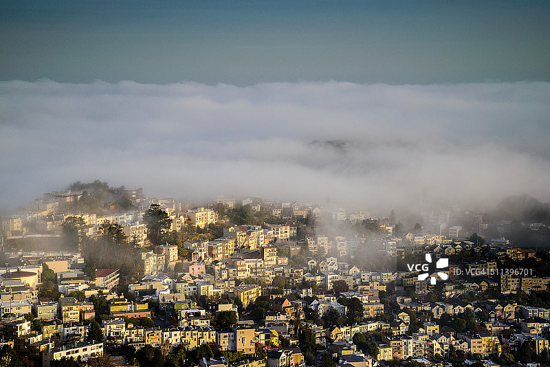 雾中的旧金山图片素材