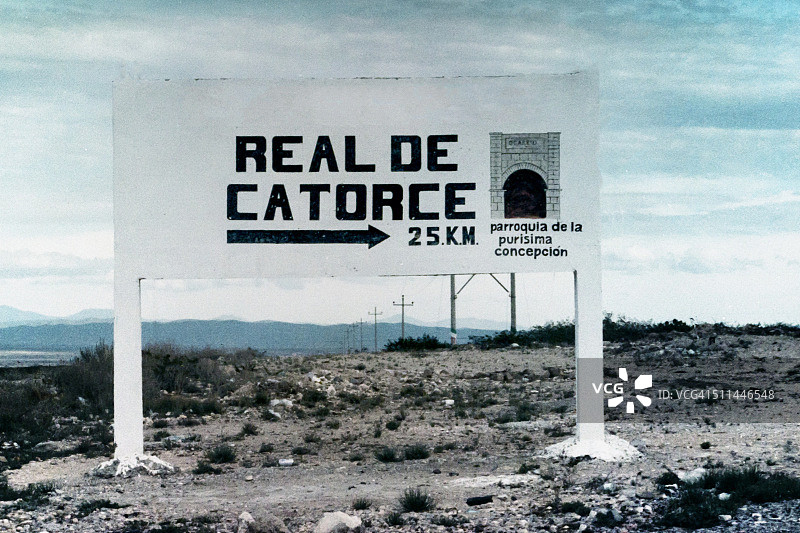 真实十四号公路标志图片素材