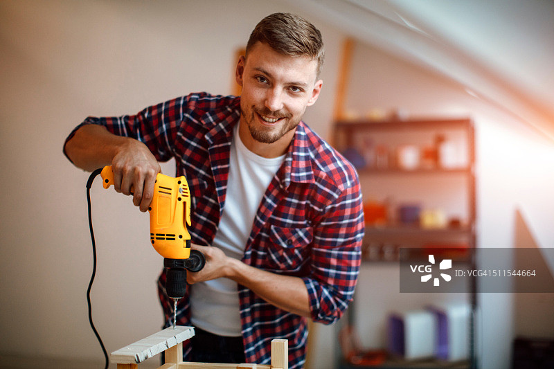 工作的男木匠图片素材