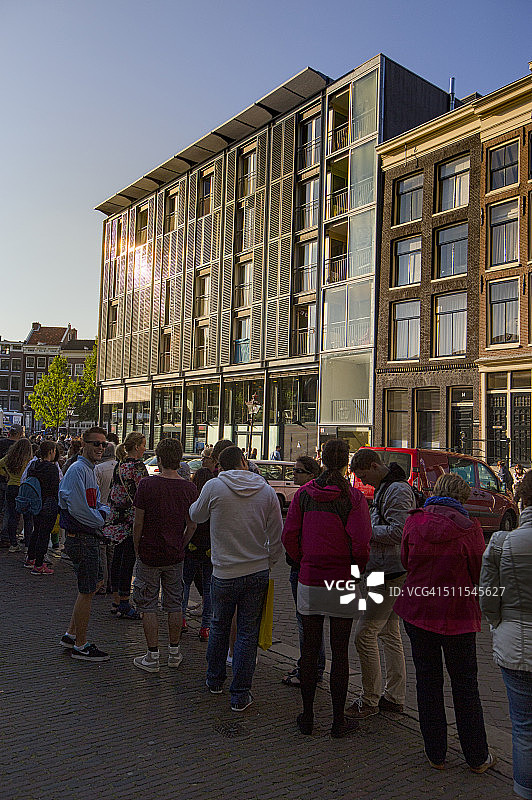 安妮·弗兰克故居外的长队图片素材