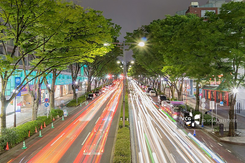 东京城市夜景与车流光轨图片素材