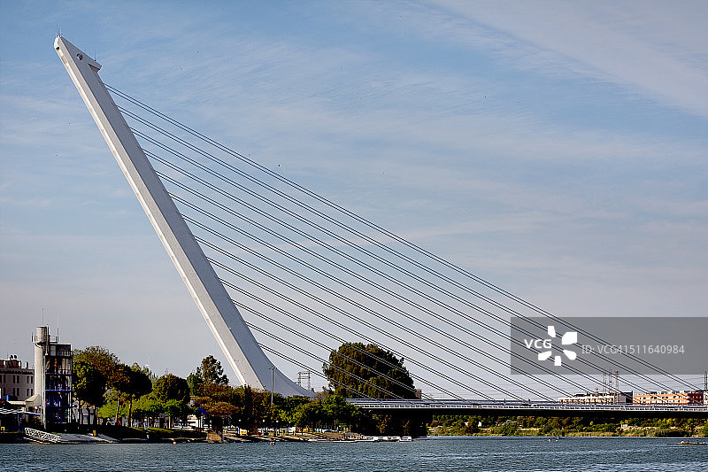 塞维利亚的阿拉米略大桥图片素材