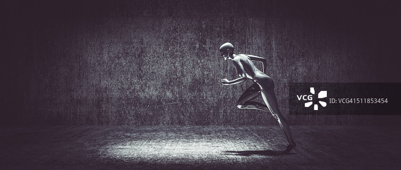 在黑暗小巷中奔跑的女性半机械人图片素材