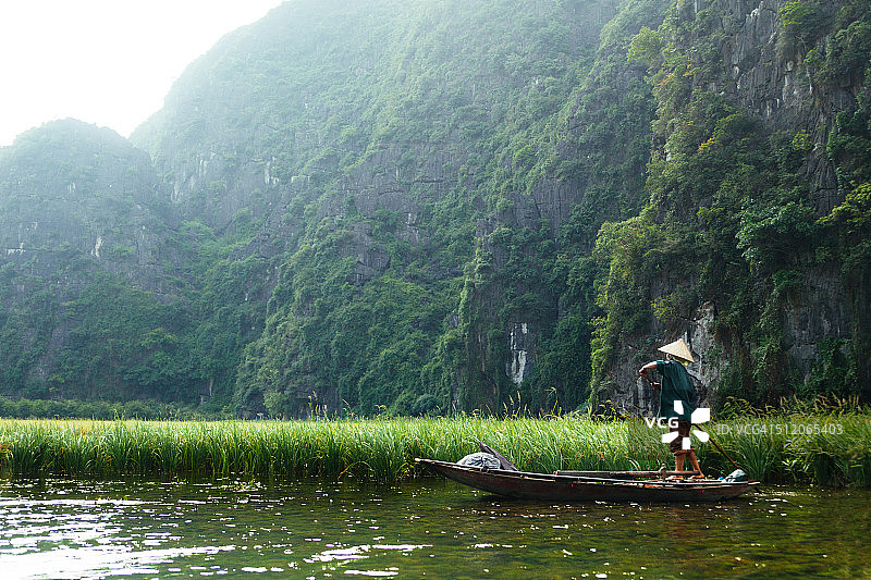越南宁平三谷的河上赛艇图片素材
