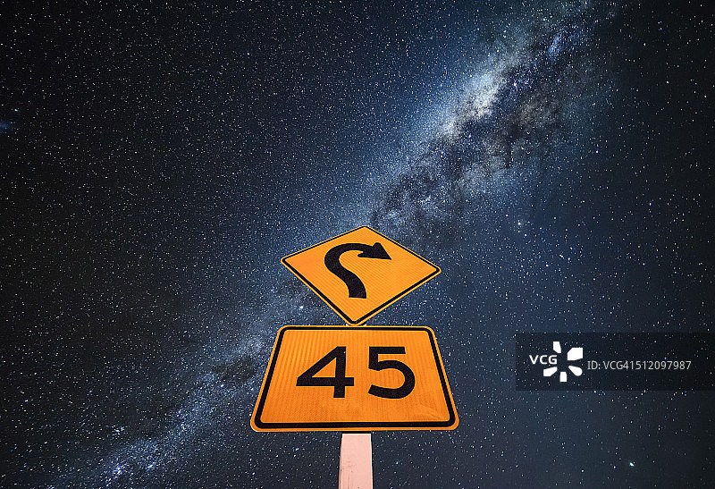 距离银河45英里图片素材