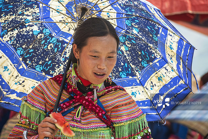 在越南北部 Can Cau 市场上的部落妇女图片素材