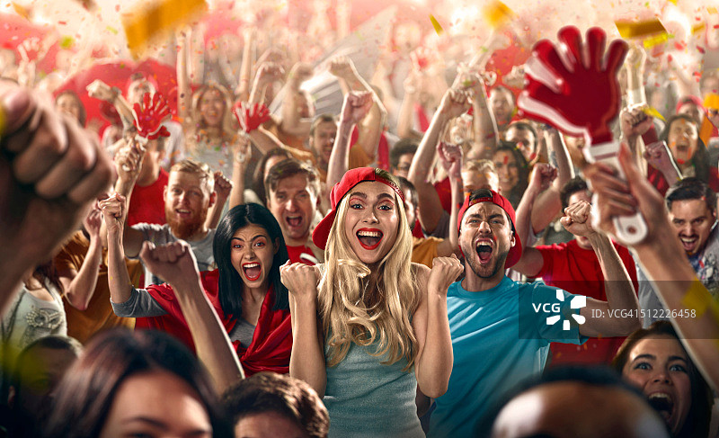 运动迷：快乐的女孩图片素材