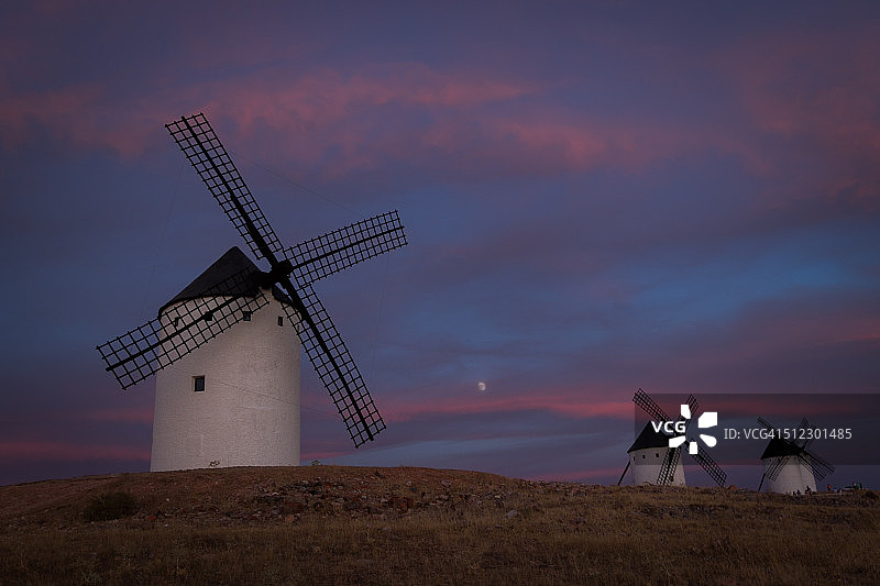 山丘日落图片素材