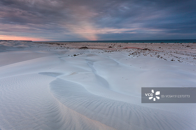 日落时分的沙丘图片素材