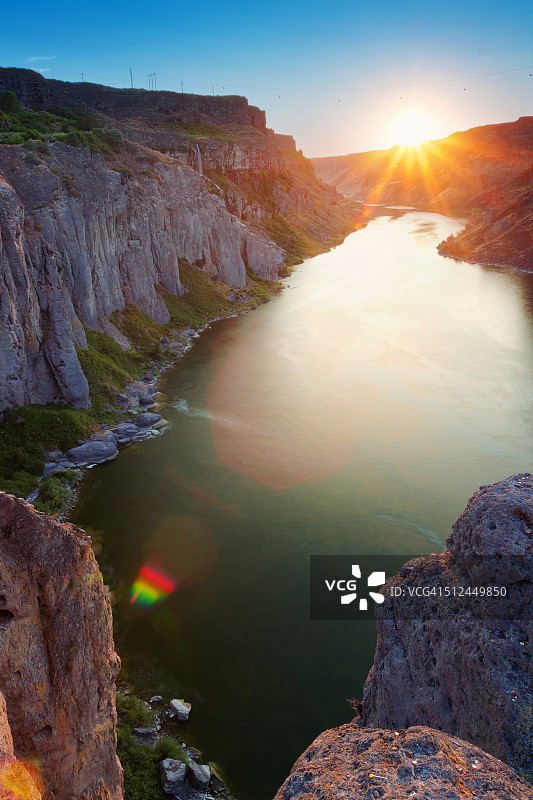 爱达荷州南部肖松尼瀑布下游，蛇河峡谷的夏日日落图片素材