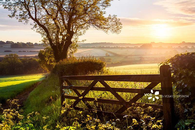 科茨沃尔德田野的门，英格兰图片素材