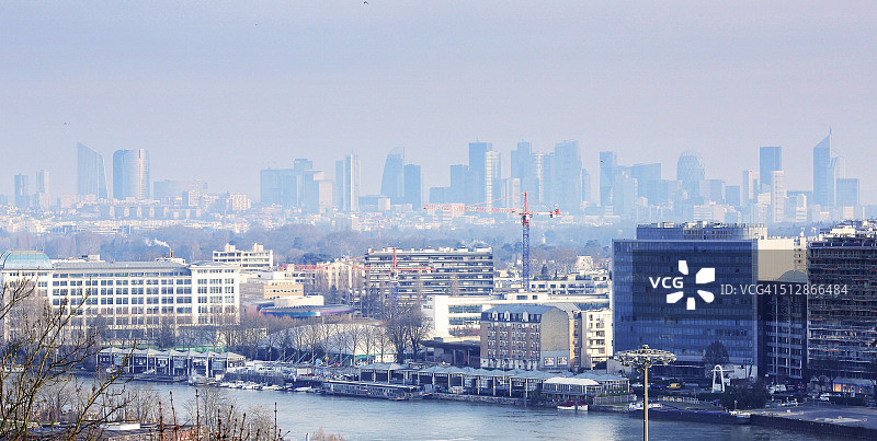 日落时分的拉德芳斯和布洛涅-比扬古全景图片素材