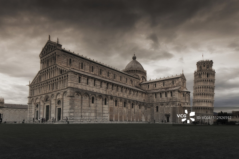 意大利托斯卡纳比萨奇迹广场大教堂与比萨斜塔图片素材
