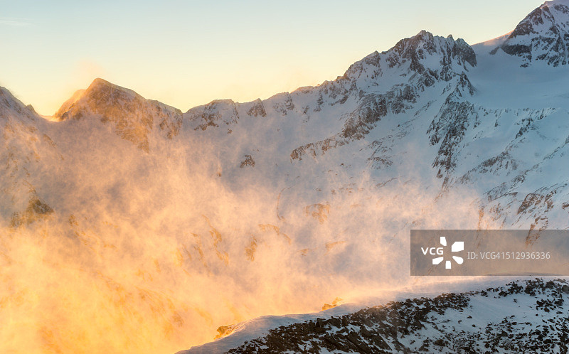 黄昏时分的雪山阿尔卑斯山图片素材