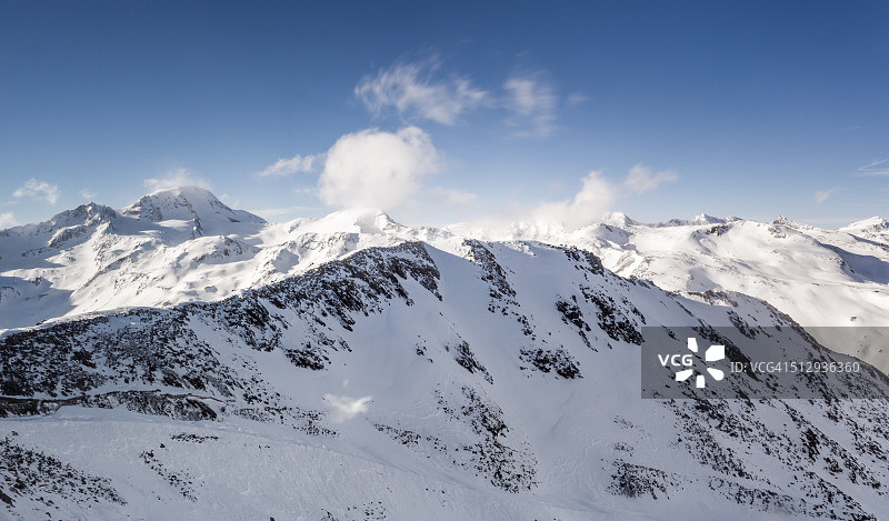 阿尔卑斯山的雪山云景图片素材