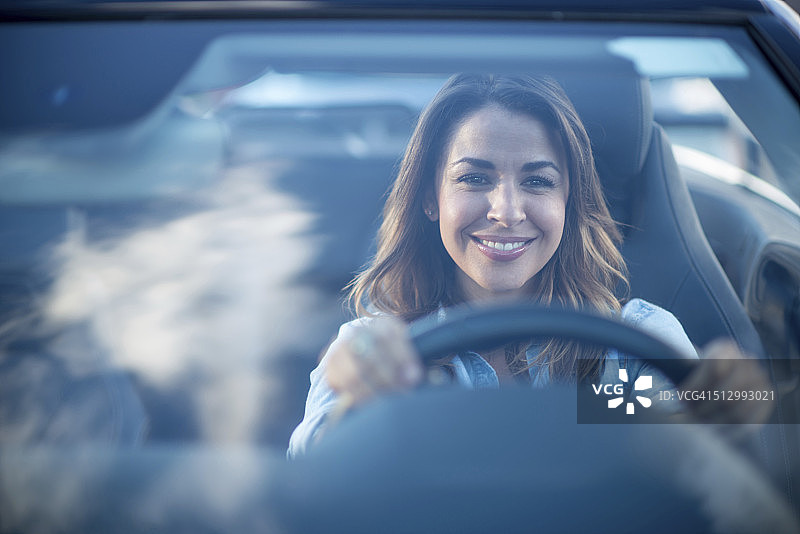 开车的女人图片素材