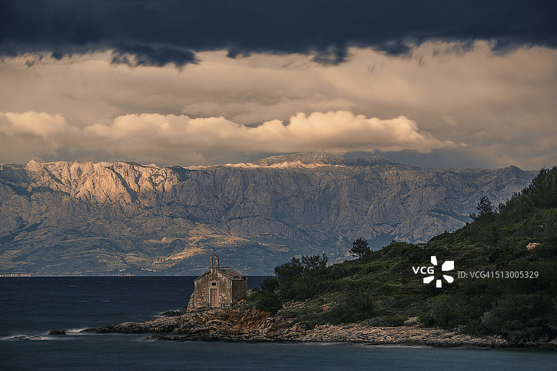 从克罗地亚达尔马提亚赫瓦尔岛耶尔萨看到的比奥科沃海岸线图片素材