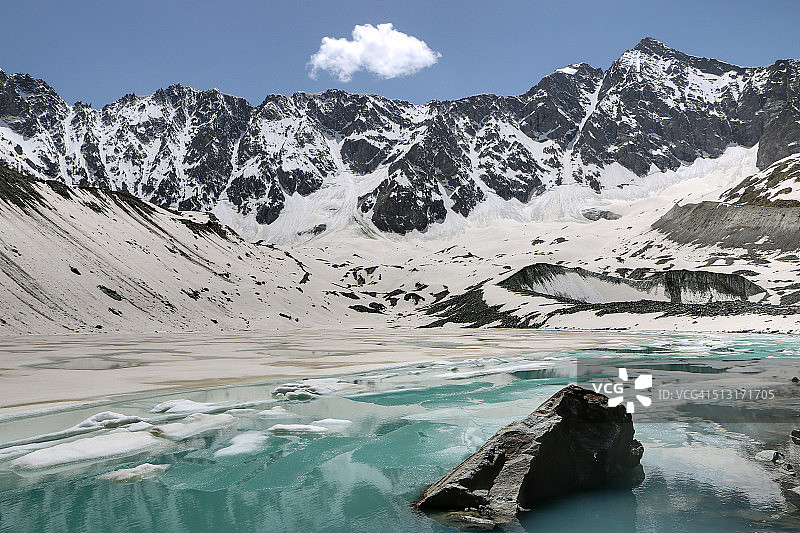阿尔新湖图片素材