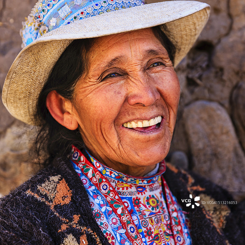 科尔卡峡谷附近的秘鲁妇女图片素材