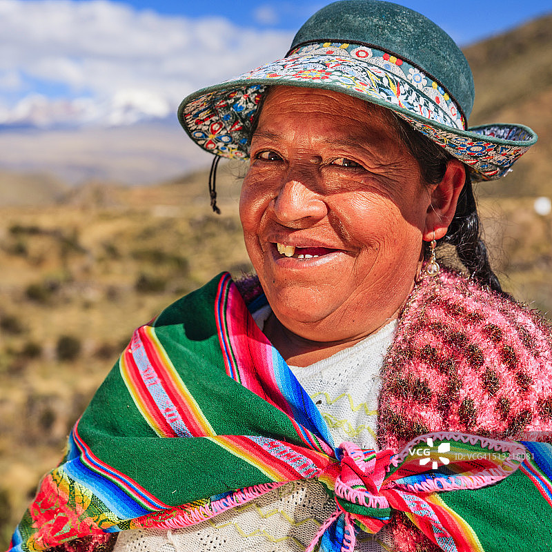 科尔卡峡谷附近的秘鲁妇女图片素材