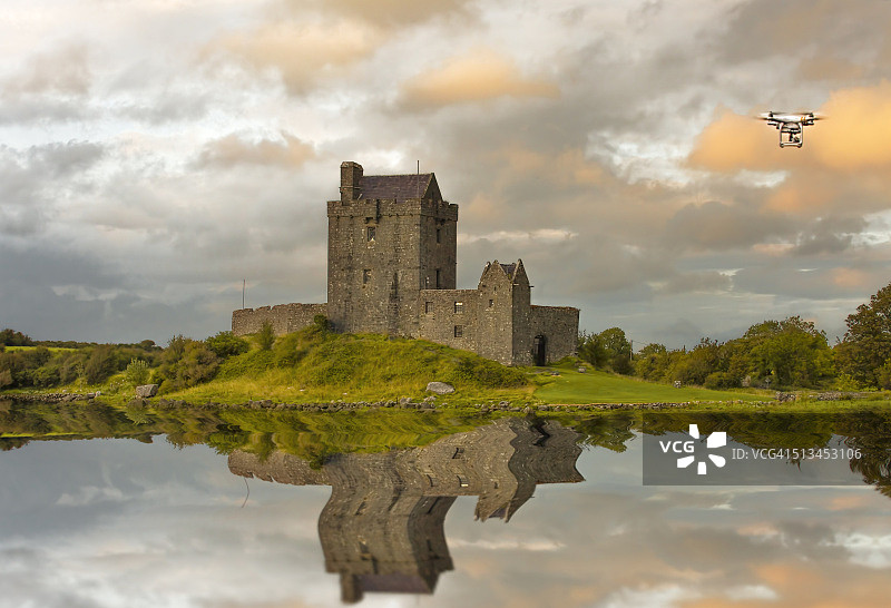 爱尔兰金瓦拉的邓格莱尔城堡图片素材