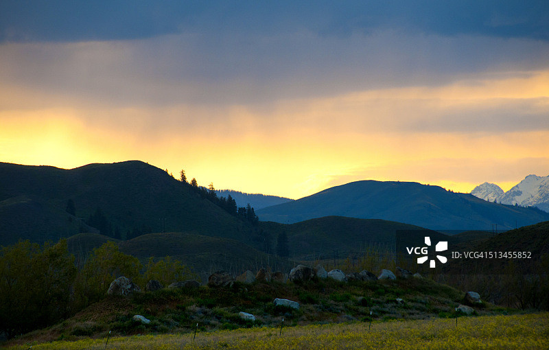 Cascade山脉附近的景观图片素材