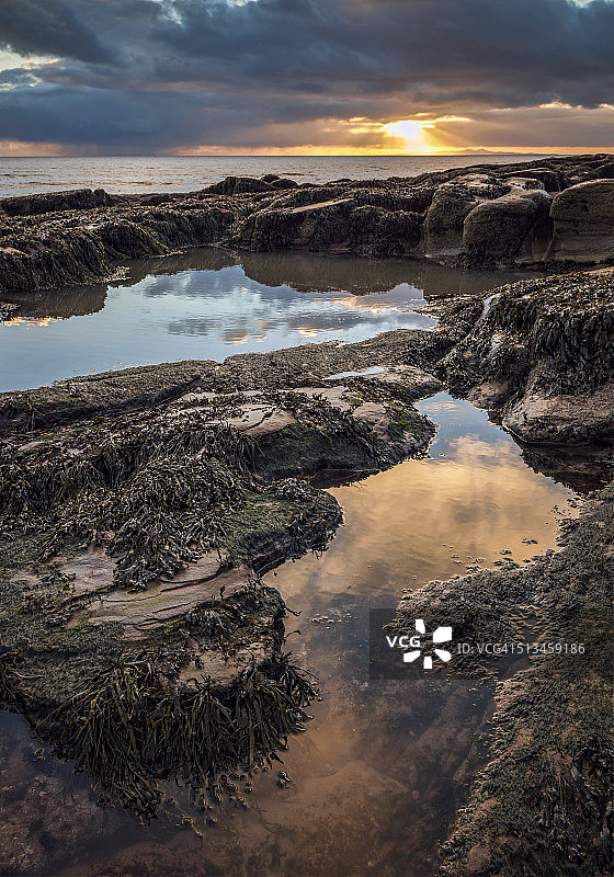 岩石水池图片素材