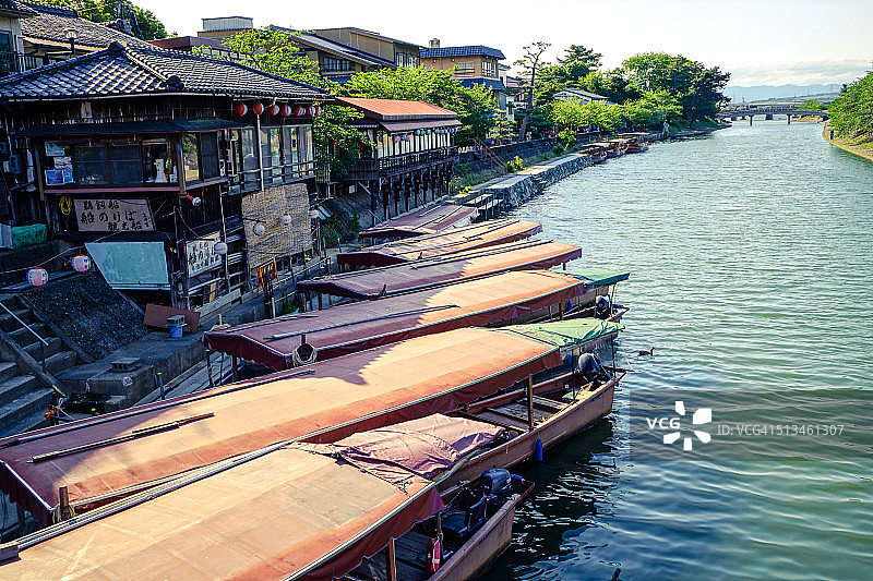 日本京都宇治川与宇治街道图片素材