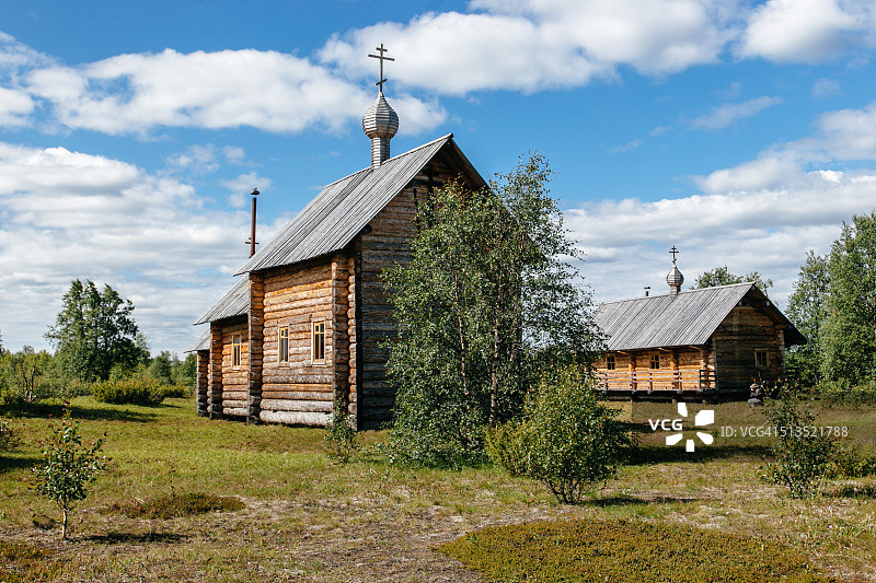 俄罗斯涅涅茨自治区普斯托焦尔斯克废弃小镇的老信徒教堂图片素材