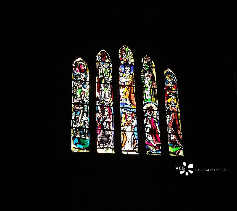 彩色教堂玻璃窗图片素材