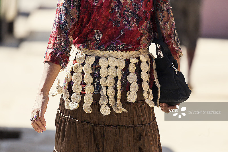 穿汤加传统服饰的女人图片素材