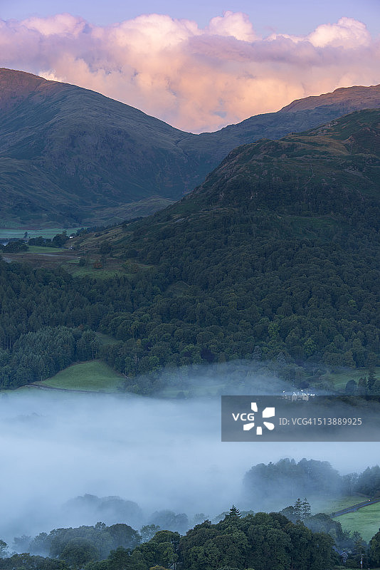 兰谷日出，湖区图片素材