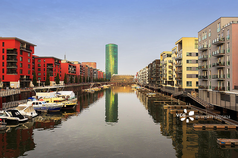 德国法兰克福/美因河畔的西港天际线图片素材