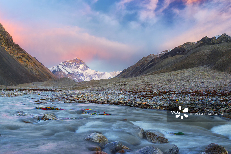 珠穆朗玛峰的日落图片素材