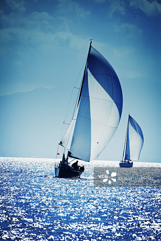 与帆船航行图片素材