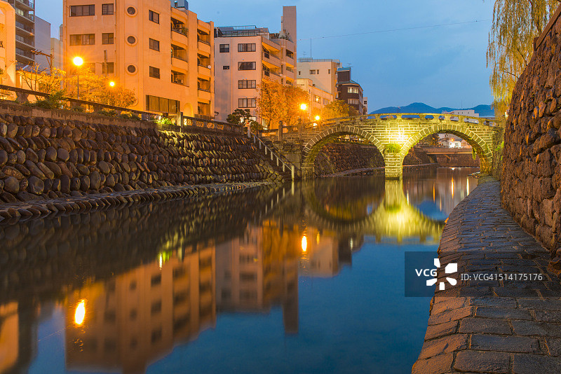 日本长崎的眼镜桥夜景图片素材