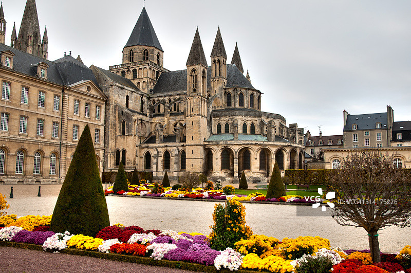 法国诺曼底卡昂圣皮埃尔教堂图片素材