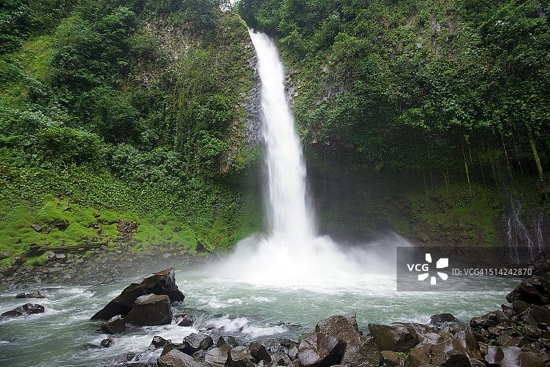 哥斯达黎加阿雷纳火山国家公园拉福图纳瀑布图片素材